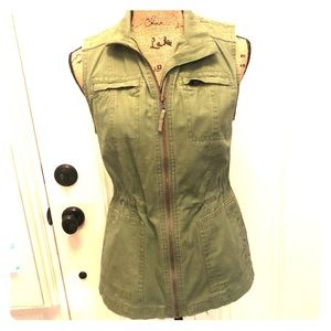 Olive utility vest. NWOT.